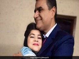 पाकिस्तान की पहली हिंदू महिला जज बनीं सुमन कुमारी, परिवार के साथ यूं मनाई खुशियां पाकिस्तान की पहली हिंदू महिला जज बनीं सुमन कुमारी, परिवार के साथ यूं मनाई खुशियां