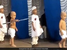'गांधी जी' ने जैसे ही देखा अपनी मां को तो लाठी छोड़ करने लगे ऐसा, 'नेहरू जी' रह गए हैरान! देखें VIDEO 'गांधी जी' ने जैसे ही देखा अपनी मां को तो लाठी छोड़ करने लगे ऐसा, 'नेहरू जी' रह गए हैरान! देखें VIDEO