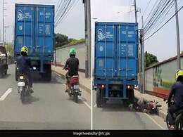 ट्रक के नीचे आ गया बाइक ड्राइवर, टायर निकला सिर के ऊपर से तो देखें क्या हुआ, वायरल हुआ VIDEO ट्रक के नीचे आ गया बाइक ड्राइवर, टायर निकला सिर के ऊपर से तो देखें क्या हुआ, वायरल हुआ VIDEO