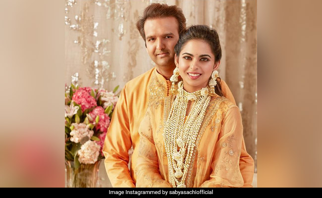 शादी के बाद आई ईशा अंबानी-आनंद पीरामल की नई तस्वीर, सोशल मीडिया पर हुई VIRAL