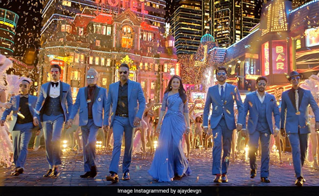 'Total Dhamaal' First Song: 'पैसा ये पैसा' सॉन्ग पर माधुरी दीक्षित का 'टोटल धमाल', अजय और अनिल हुए घायल, देखें Video