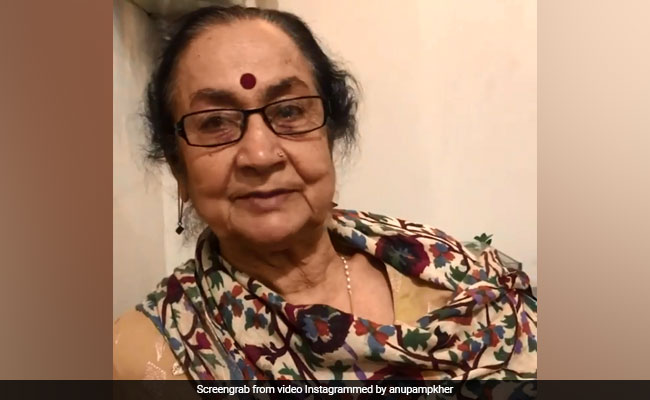 "...<i>Bechara</i>": What Anupam Kher's Mother Said On Manmohan Singh