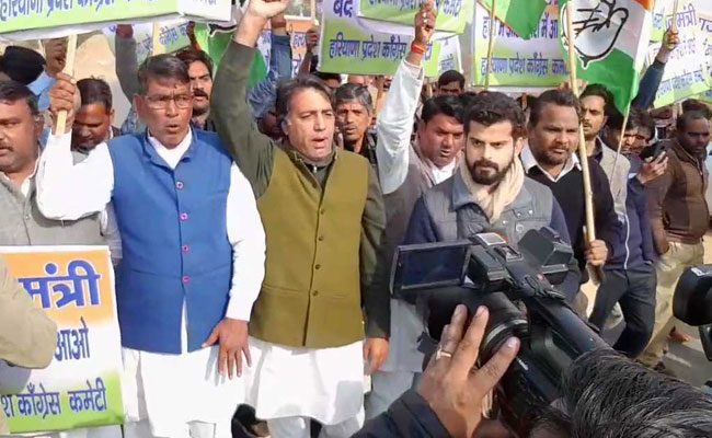 कर्नाटक का 'नाटक': मल्लिकार्जुन खड़गे बोले- हमारी सरकार स्थिर, बीजेपी जानबूझ कर फैला रही है झूठ