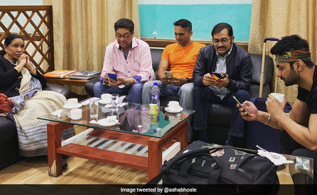 "Good Company But No One To Talk To": Asha Bhosle's Tweet Is An Eye-Opener