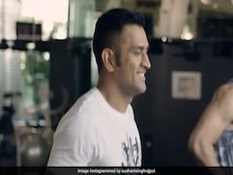 महेंद्र सिंह धोनी को कॉपी करने के चक्कर में छूटे इस बॉलीवुड एक्टर की पसीने, हुआ कुछ ऐसा हश्र, देखें Video महेंद्र सिंह धोनी को कॉपी करने के चक्कर में छूटे इस बॉलीवुड एक्टर की पसीने, हुआ कुछ ऐसा हश्र, देखें Video