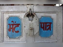 नैनवां में चोरों के हौसले बुलंद, एक ही रात में पांच मंदिरों को बनाया निशाना, गांव में फैली दहशत नैनवां में चोरों के हौसले बुलंद, एक ही रात में पांच मंदिरों को बनाया निशाना, गांव में फैली दहशत