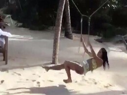 हनीमून पर झूला झूलती नजर आईं प्रियंका चोपड़ा, पति निक जोनास कर रहे थे ये काम...देखें Video हनीमून पर झूला झूलती नजर आईं प्रियंका चोपड़ा, पति निक जोनास कर रहे थे ये काम...देखें Video