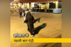 सबरीमाला मंदिर में दो महिलाओं ने किया प्रवेश- सूत्र सबरीमाला मंदिर में दो महिलाओं ने किया प्रवेश- सूत्र