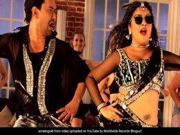 आम्रपाली दुबे ने इंटरनेट पर मचाया तूफान, 1 करोड़ बार देखा गया 'निरहुआ चलल लंदन' के ट्रेलर आम्रपाली दुबे ने इंटरनेट पर मचाया तूफान, 1 करोड़ बार देखा गया 'निरहुआ चलल लंदन' के ट्रेलर