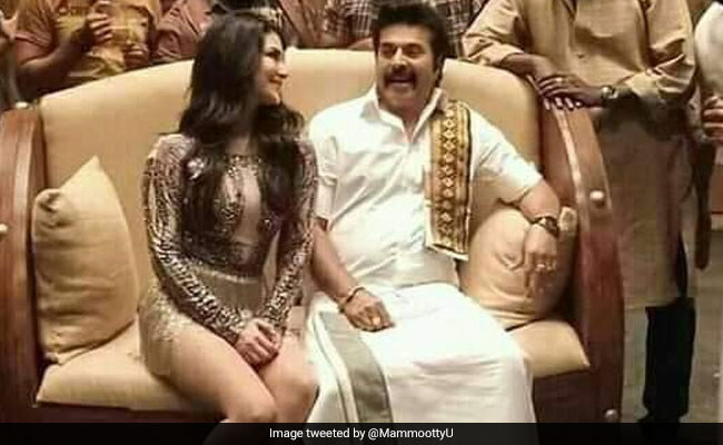 सनी लियोन साउथ के इस सुपरस्टार पर हुईं फिदा, आंखों ही आंखों में यूं बात करती आईं नजर- देखें Photo