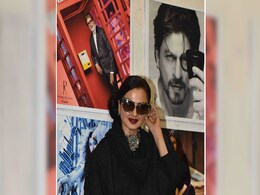 Viral: Rekha's Reaction When She Realises She's Posing Next To Amitabh Bachchan's Pic Is Killing The Internet Viral: Rekha's Reaction When She Realises She's Posing Next To Amitabh Bachchan's Pic Is Killing The Internet