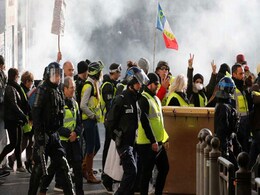 Thousands Of "Yellow Vest" Protesters Defy President, March In Paris Thousands Of "Yellow Vest" Protesters Defy President, March In Paris