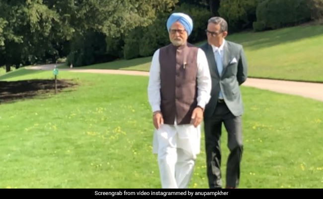 The Accidental Prime Minister: मनमोहन सिंह बने अनुपम खेर ने खोला राज, शूटिंग के पहले दिन हुआ कुछ ऐसा- Video