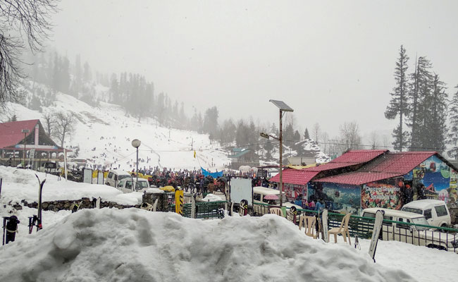 Manali Shivers At Sub-Zero Temperatures Amidst More Snowfall Forecast