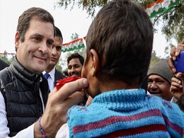 राहुल गांधी के खिलाफ अमेठी में किसानों ने किया प्रदर्शन, लगाए 'इटली वापस जाओ' के नारे  राहुल गांधी के खिलाफ अमेठी में किसानों ने किया प्रदर्शन, लगाए 'इटली वापस जाओ' के नारे
