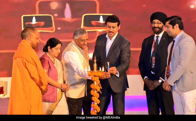 वाराणसी में प्रवासी भारतीय दिवस सम्मेलन का सुषमा स्वराज और सीएम योगी ने किया उद्घाटन