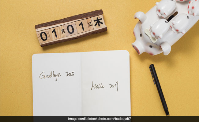 5 Items To Start The New Year With A Neat Work Desk