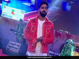 भोजपुरी स्टार पवन सिंह की यूं हुई जोरदार एंट्री, परफॉर्मेंस से हिला दिया स्टेज, देखें Video भोजपुरी स्टार पवन सिंह की यूं हुई जोरदार एंट्री, परफॉर्मेंस से हिला दिया स्टेज, देखें Video