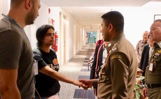 Saudi Teen Seeking Asylum Deletes Twitter Account Over Death Threats