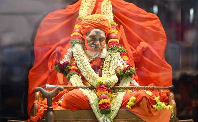 Thousands At State Funeral For "Walking God" Sree Sree Shivakumara Swami
