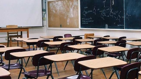 स्कूल में पानी की बोतल में पेशाब मिलाने का शर्मनाक मामला, जानिए ऐसा पानी पीने से सेहत पर क्या पड़ता है असर