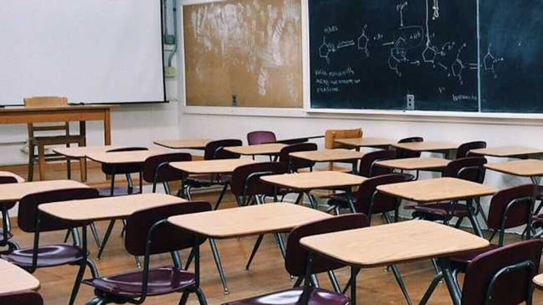 भारत में जीरो एडमिशन वाले लगभग 8,000 स्कूलों में 20,000 टीचर कर रहे काम, मंत्रालय आंकड़ा भारत में जीरो एडमिशन वाले लगभग 8,000 स्कूलों में 20,000 टीचर कर रहे काम, मंत्रालय आंकड़ा