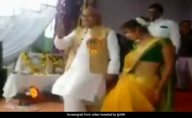Watch Maharashtra Lawmaker Dance To <i>Aankh Maarey</i> At School Function