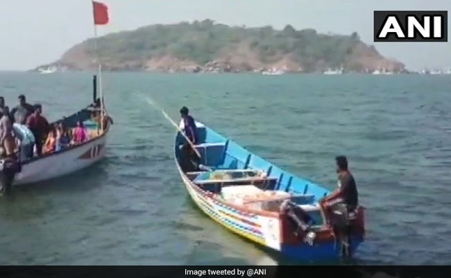 उत्तर प्रदेश: गंगा में नाव पलटने से 3 लड़कियां और 2 महिलाएं लापता, राहत और बचाव का काम जारी