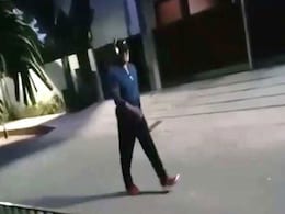 रजनीकांत तड़के कर रहे थे मॉर्निंग वॉक, इस शख्स ने चोरी-छिपे कर डाला ये काम- देखें Video रजनीकांत तड़के कर रहे थे मॉर्निंग वॉक, इस शख्स ने चोरी-छिपे कर डाला ये काम- देखें Video