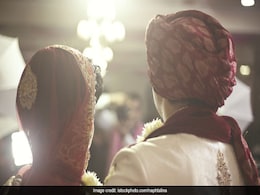 सात फेरे लेने के तुरंत बाद हो गया दूल्हा-दुल्हन का तलाक, खाने के वक्त फेंकने लगे एक दूसरे पर बरतन सात फेरे लेने के तुरंत बाद हो गया दूल्हा-दुल्हन का तलाक, खाने के वक्त फेंकने लगे एक दूसरे पर बरतन