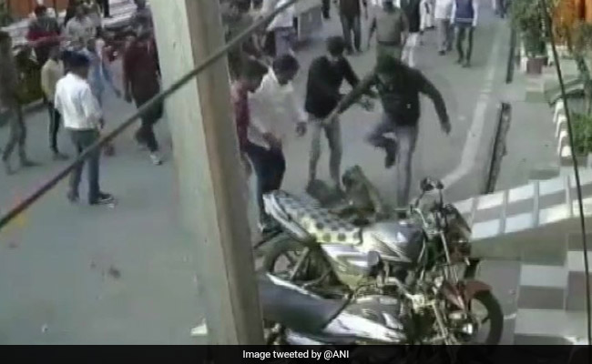 आखिर हो क्या रहा है एमपी में?