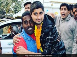 आज भी नाव से घर पहुंचने वाले दीपक ठाकुर अब बनाएंगे अपने गांव 'आथर' को आदर्श गांव आज भी नाव से घर पहुंचने वाले दीपक ठाकुर अब बनाएंगे अपने गांव 'आथर' को आदर्श गांव