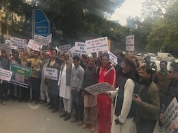 दिल्ली: तिमारपुर-ओखला वेस्ट मैनेजमेन्ट कंपनी प्लांट के खिलाफ लोगों ने ह्यूमन चेन बनाया दिल्ली: तिमारपुर-ओखला वेस्ट मैनेजमेन्ट कंपनी प्लांट के खिलाफ लोगों ने ह्यूमन चेन बनाया