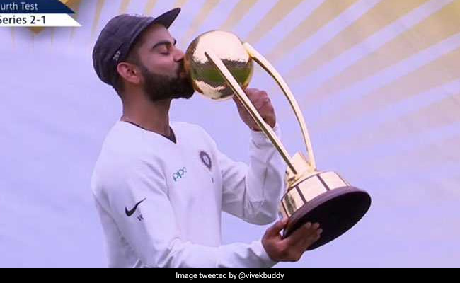 India Vs Australia: इतिहास रचकर इमोशनल हुए विराट कोहली, ऐसे किया ट्रॉफी को Kiss, देखें जश्न का VIDEO