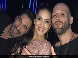 सनी लियोन ने नए साल पर इस तरह की मस्ती, सेलिब्रेशन Pics का इंटरनेट पर हंगामा सनी लियोन ने नए साल पर इस तरह की मस्ती, सेलिब्रेशन Pics का इंटरनेट पर हंगामा