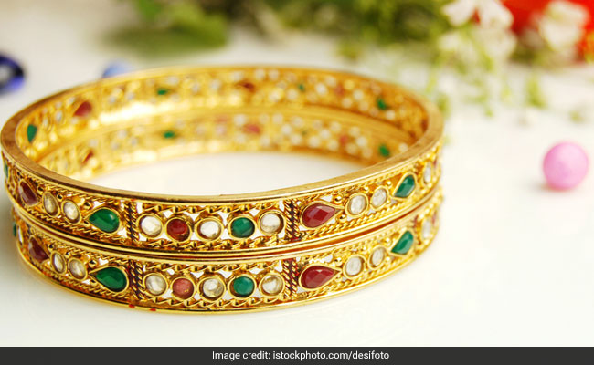 5 Gorgeous Gold Bangles To Spark Up Your Ethnic Looks