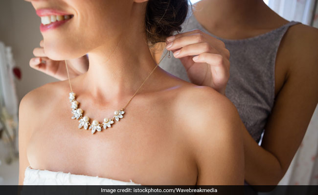 5 Chic Off-Shoulder Dresses You Can Get For Under Rs 5,000