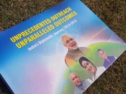 प्रवासी भारतीय सम्मलेन में एमजे अकबर की एक तस्वीर ने कराई सरकार की किरकिरी प्रवासी भारतीय सम्मलेन में एमजे अकबर की एक तस्वीर ने कराई सरकार की किरकिरी