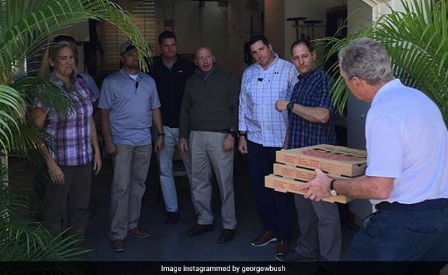 George Bush Delivers Pizza To Unpaid Secret Service Agents Amid Shutdown