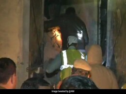 पश्चिमी दिल्ली के मोती नगर में पंखे बनाने वाली फैक्ट्री में ब्लास्ट के बाद लगी आग, 7 लोगों की मौत पश्चिमी दिल्ली के मोती नगर में पंखे बनाने वाली फैक्ट्री में ब्लास्ट के बाद लगी आग, 7 लोगों की मौत