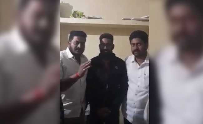 राज ठाकरे के खिलाफ कमेंट करने वाले युवक को मराठी भाषी होने के कारण मनसे ने दी 'कम सजा'