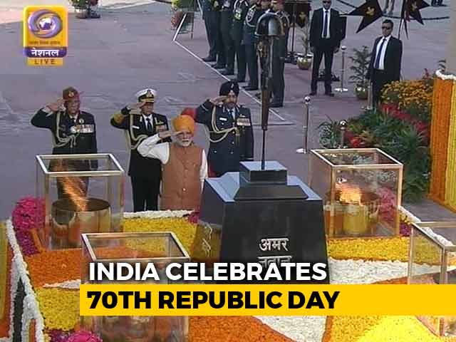 PM Pays Tribute To Soldiers At Amar Jawan Jyoti