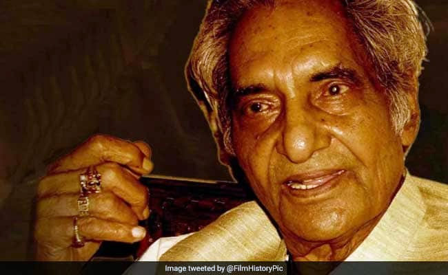 Gopaldas Neeraj: गीतकार गोपालदास नीरज ने 'दिल' ही नहीं 'देश' की भी ली थी सुध, पढ़ें उनके 7 मशहूर शेर