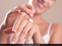 Skin Care: Follow These Expert Tips To Prevent Dry Hands In Winters Skin Care: Follow These Expert Tips To Prevent Dry Hands In Winters