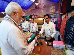 PM Pays For Khadi Jackets With RuPay Card At Ahmedabad Shopping Festival PM Pays For Khadi Jackets With RuPay Card At Ahmedabad Shopping Festival