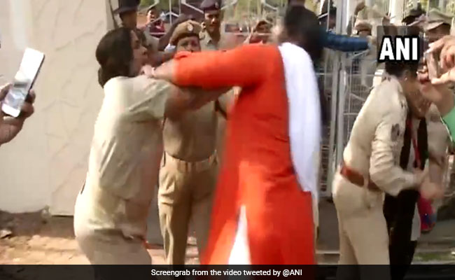 Scuffle Between Odisha Police, BJP Workers Caught On Camera