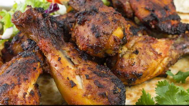 Tandoori chicken and palak paneer are Indian delicacies you can have on keto diet