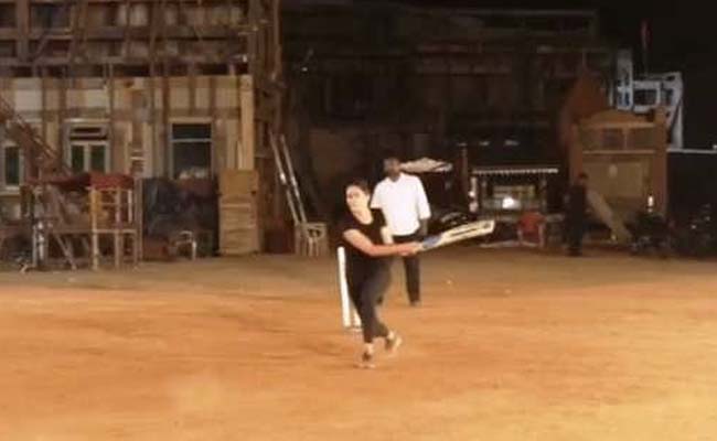 कैटरीना कैफ का क्रिकेट खेलते हुए Video वायरल, अनुष्का शर्मा से बोलीं- विराट कोहली से पैरवी करो न...