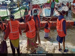 कुंभ मेले को स्वच्छ Kumbh बनाने के लिए दिन-रात काम कर रहे हैं ये "स्वच्छता दूत" कुंभ मेले को स्वच्छ Kumbh बनाने के लिए दिन-रात काम कर रहे हैं ये "स्वच्छता दूत"