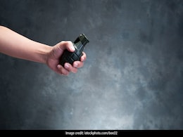 New Year पर सेना ने BOMB गिराने की दी धमकी, लोगों ने यूं मज़ेदार तरीके से निकाला गुस्सा New Year पर सेना ने BOMB गिराने की दी धमकी, लोगों ने यूं मज़ेदार तरीके से निकाला गुस्सा